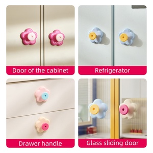 <b>Support</b> OEM <b>Flower</b> Shapes Wall Hook Multi Colored Suction Cup No Punching Adhesive Hooks Multifunctional Kitchen Adhesive Hook - Product Image 3