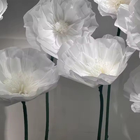 Fleurs de pavot géantes en organza de soie blanches faites à la main, très demandées, avec support, pour la décoration de mariages, d'événements et de fêtes