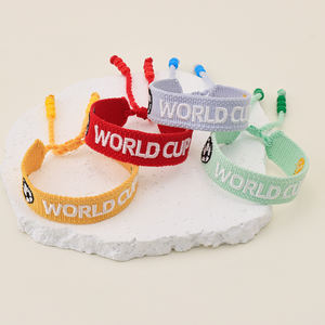 กำไลข้อมือทอผ้าลายโลโก้ฟุตบอลโลกแบบกำหนดเอง กำไลผ้าปักลายส่วนตัวสำหรับแฟนฟุตบอล ของที่ระลึกสำหรับโซนแฟนบอล - Product Image 3