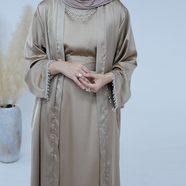 Elegant Luxury Polyester Abaya Set for Muslim Women Diamond Crystal Tassel Satin Open Design Lightweight Quick Dry Islamic