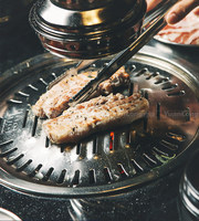 Poêle de cuisson ronde antiadhésive en acier inoxydable pour barbecue, idéale pour les restaurants coréens et les boutiques de barbecue (vente en gros)