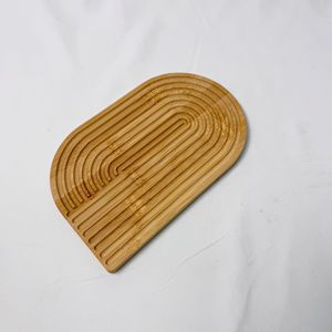Plateau en bois d'acacia ondulé, style nordique, planche à pain en bois massif, plateau à fruits et en-cas pour la maison - Product Image 1