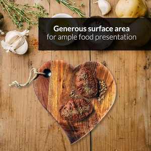 Plateau de service durable en bois d'acacia massif en forme de cœur, planche à charcuterie naturelle, plateau à fromage, plateau à collations, assiette de fête - Product Image 6