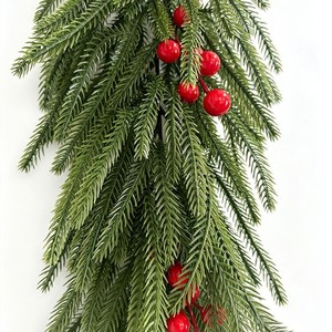 Guirlande de Noël artificielle en aiguilles de pin avec baies rouges et poinsettias pour décorations de fêtes - Product Image 2