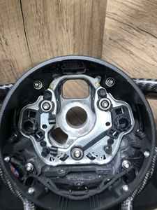 Volante de Fibra de Carbono con LED para <span class=keywords><strong>Audi</strong></span> B9 A5 A6 S3 S4 S5 S6 S7 RS3 RS4 RS5 Q5 Q7 RS6 R8 <span class=keywords><strong>TT</strong></span> A7 TTRS, Venta Directa de Fábrica - Product Image 5