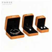 Boîte à bagues en daim avec logo personnalisé, coins arrondis, estampage à chaud, prix d'usine pour boîte cadeau de mariage ou commémoration