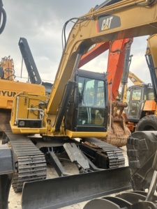 รถขุดไฮดรอลิกขนาดเล็ก Caterpillar CAT308E2 มือสอง 8 ตัน พร้อมเครื่องยนต์และปั๊มอะไหล่แท้จากญี่ปุ่นสำหรับขาย - Product Image 3