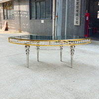 Table de salle à manger JINDA populaire de luxe en acier inoxydable doré avec plateau en verre, tables de fête en marbre serpentine demi-lune en forme de S