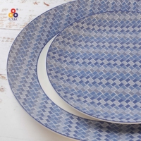 Service de table 16 pièces en porcelaine fine (New Bone China) avec assiettes et bols, décor en relief sous glaçure, pour marque privée, de la Manufacture de Céramique