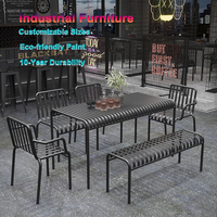 Ensemble de chaises de table modernes de luxe et durables en métal pour les cafés, les repas en plein air pour les parcs, les écoles, les villas et les fermes.