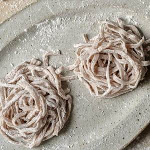 Kit de repas coréen traditionnel Damccot Pat-Kalguksu de nouilles aux haricots rouges surgelées pour 2 personnes, 4 sachets individuels, sac extérieur d'exportation - Product Image 4