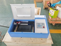 Machine de gravure laser CO2 miniature 40W refroidie par eau pour le marquage avec prise en charge DXF/LAS