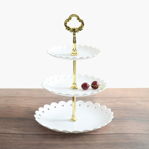 Rak <span class=keywords><strong>Display</strong></span> Kue Buah Pesta Kafe Hotel 3 Tingkat Plastik Gaya Eropa yang Dapat Disesuaikan - Product Image 3