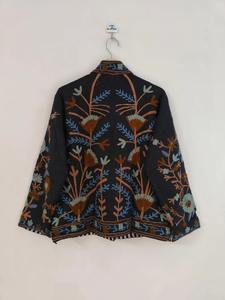 Chaqueta Bomber Boho Suzani Clásica, Artesanal, con Bordado Floral, Ecológica, Transpirable y Reversible para Invierno - Product Image 4