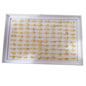 Ingrosso 100 Scatole di Anelli Placcati Oro Lisci, Gioielli Trendy Europei e Americani per Donne, per Bancarelle di Mercato Notturno - Product Image 5