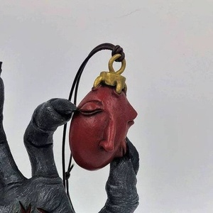 Nuovo Ornamento Artigianale in Resina Mano di Dio Berserk per Halloween - Product Image 6