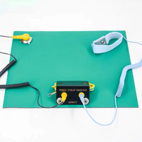 Tapis de table anti-électrostatique avec surface verte et connexion à la terre pour les applications de réparation et de test électroniques