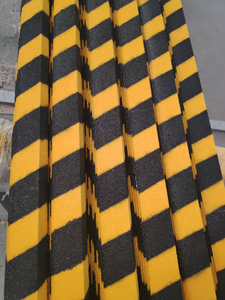 Nez de marche en FRP de qualité inégalée, finition jaune et noire, pour marches en béton, moulage de marche en GRP personnalisé, sécurité en fibre de verre - Product Image 5