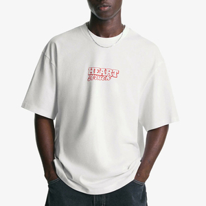 T-shirt in cotone bianco <span class=keywords><strong>con</strong></span> vistosa stampa grafica <span class=keywords><strong>con</strong></span> <span class=keywords><strong>cuore</strong></span> <span class=keywords><strong>rosso</strong></span> sul davanti e sul retro perfetta per fare una dichiarazione di stile - Product Image 4