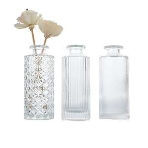 Diffuseur d'huiles essentielles DIY en verre transparent à rayures verticales, design moderne, rechargeable, avec bouchon et bâtonnets - Product Image 1