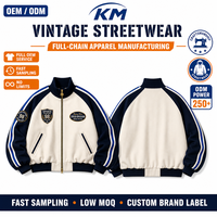 Blouson Bomber Varsity Homme AW27 – Blocs de Couleurs, Manches Rayées, Patch Brodé, Fermeture Éclair Avant, Coupe Ample, Épaules Tombantes, Style Streetwear