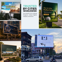 Panneau d'affichage LED extérieur personnalisé monté sur poteau avec colonne décorative pour la publicité urbaine intelligente