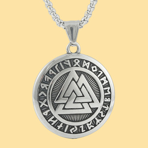 Colgante Triangular Vikingo de Acero Inoxidable, Amuleto Geométrico Redondo Plateado, Collar para Hombre, Regalo 19004 - Product Image 1
