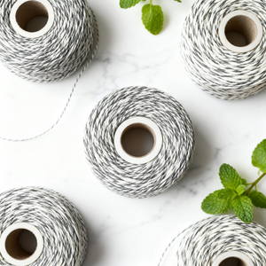 <span class=keywords><strong>Fil</strong></span> <span class=keywords><strong>dentaire</strong></span> ciré OEM <span class=keywords><strong>sans</strong></span> PFAS, à la menthe et au fluorure, pour dents sensibles, résistant à l'usure, avec fibres d'argent - Product Image 2