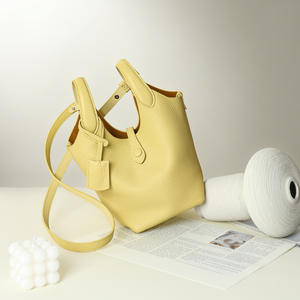 กระเป๋าสะพายข้างแฟชั่นลำลองสำหรับผู้หญิง ดีไซน์เฉพาะตัว หนังวัวแท้ชั้นบนสุด หูหิ้วแบบถัง บุโพลีเอสเตอร์นุ่ม J - Product Image 4