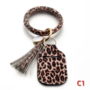 Pulsera de Cuero PU con Diseño de Gato y Cerdo de Dibujos Animados, Soporte para Desinfectante de Manos de 30ml, Llavero de Acero Inoxidable - Product Image 3