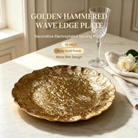 Assiette de présentation en plastique doré électrolytique personnalisée, motif plume de paon en relief, pour décoration de table de mariage, hôtel, banquet