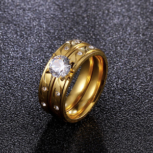 Nuovo Anello di Fidanzamento alla Moda in Acciaio Inossidabile Placcato Oro con Zirconi per Promessa di Matrimonio - Product Image 3