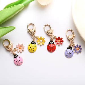 พวงกุญแจเต่าทองเจ็ดดาวแฟชั่นใหม่โลหะสังกะสีอัลลอยพร้อมจี้กระเป๋าน่ารักเดซี่สีสันสดใส - Product Image 2
