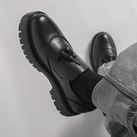 Nouveaux Mocassins à Enfiler Printemps 2026 en Stock Usine, Chaussures Brogues Noires et Blanches à Semelle Épaisse, Chaussures en Cuir Sculpté Vintage