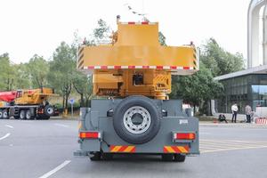 מנוף משאית STC500C5-8, 8200 שעות עבודה, תיבת הילוכים, כושר הרמה <span class=keywords><strong>50</strong></span> טון, מומנט הרמה 1600 קילו-ניוטון-מטר, גובה הרמה 62 מטר, רכיבים חיוניים חדשים. - Product Image 5