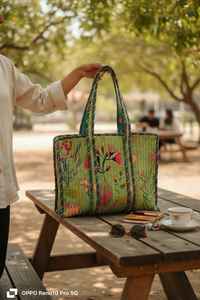 Sac fourre-tout matelassé floral fait main en coton, sac de voyage, sac à bandoulière bohème, sac de tous les jours, cadeau pour elle - Product Image 2