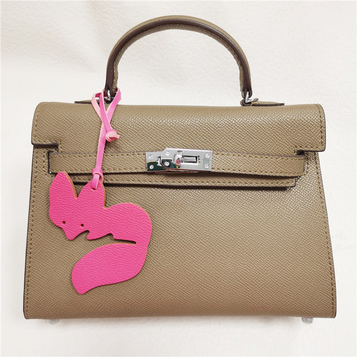 CAZSTYK Portachiavi con nappe a coda di volpe sfumate, ciondolo per borsa, decorazione per borsa, portachiavi per auto, regalo per donne e ragazze, 3, As detailed discription