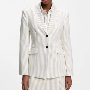 Traje de mujer blanco gris con rayas verticales, de un solo botón, con solapa de muesca y blazer entallado a medida - Product Image 3
