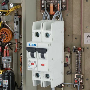 Автоматические выключатели Eaton серии FAZ FAZ-C2/2-RT CCC 240В 2А с функцией изоляции для электрических цепей станков - Product Image 3