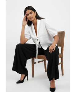 Blusa Blanca con Lazos Delanteros y Mangas Abullonadas, Tela Ligera y Transpirable, Blusa de Verano Elegante de Inspiración Retro, Blusa Informal Cómoda - Product Image 1