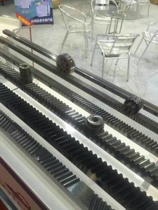 Engranajes de cremallera industriales de alta precisión para aplicaciones de movimiento lineal de precisión - Product Image 6