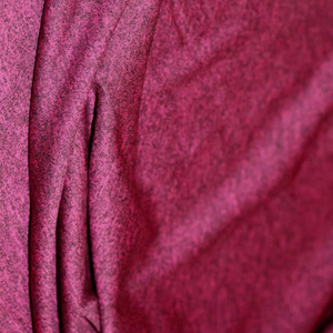 TELA DE PUNTO JERSEY, COLOR FUCHSIA JUNCO, DEPORTIVA, QUE ABSORBE LA HUMEDAD, 100% POLIÉSTER, 60 PULGADAS - Product Image 3