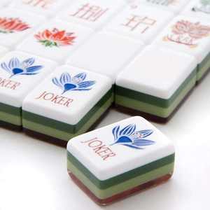 Juego de Mahjong Americano de Lujo Portátil de 160 Piezas con Patrón de Madera de 4 Capas y Acrílico - Product Image 3