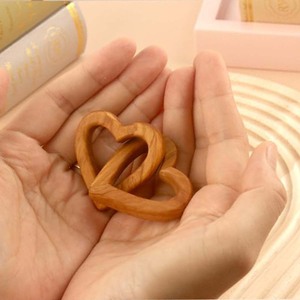 Decorazione Artigianale Personalizzata a Forma di Cuore <span class=keywords><strong>in</strong></span> <span class=keywords><strong>Legno</strong></span> d'Ulivo con Nomi e Data Incisi, Regalo per San Valentino e Anniversario di Coppia - Product Image 6