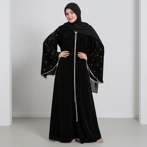 Abaya Islamica Personalizzata OEM con Ricami Neri, Maniche a Campana, per Eid Musulmano - Product Image 1