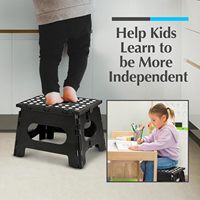 Tabouret pliable assez robuste, parfait pour la cuisine, la salle de bain, la chambre ou la buanderie.