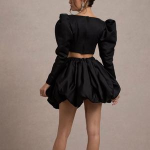 Ensemble 2 pièces pour femme : Haut court à col carré et manches longues bouffantes, et mini-jupe taille haute – Fabrication OEM - Product Image 2