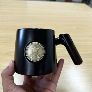 Mug en céramique avec poignée en bois, logo Black Star Life, cadeau de bureau, mugs en porcelaine, cadeaux d'affaires - Product Image 4