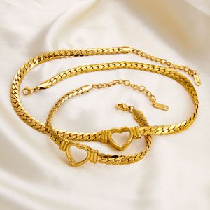 สร้อยข้อมือสแตนเลสทรงหัวใจ ชุบทอง 18K ดีไซน์เรียบง่ายสำหรับผู้หญิง สวมใส่ได้ทุกวัน - Product Image 3