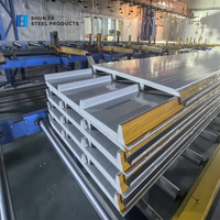 Bahan Bangunan Konstruksi Gudang Pendingin Tahan Api Tahan Air Atap Aluminium Siding Panel Sandwich Pir Berinsulasi 60mm